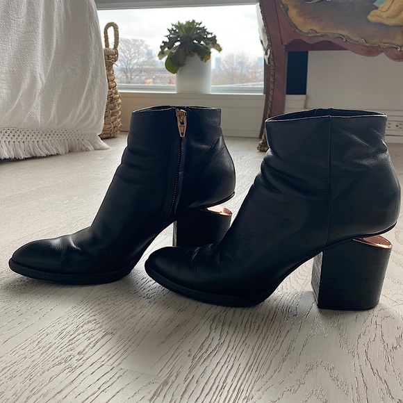 Alexander Wang classic black ankle boots, with rose gold accent (on heel) Size 9 - Picture 2 of 3